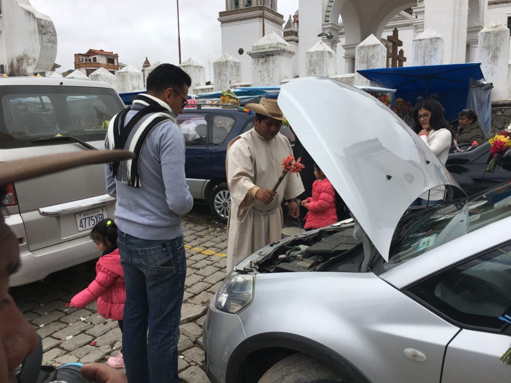 Copacabana Basilika Segnung von Autos