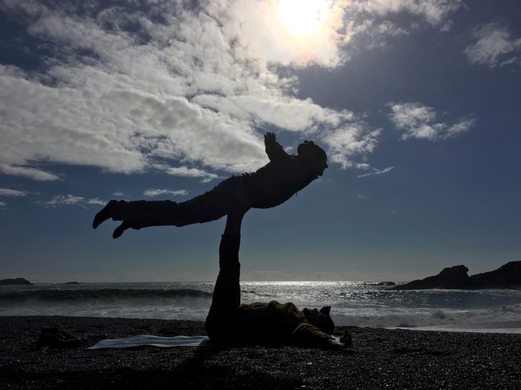 Chiloe - mar brava Acroyoga 